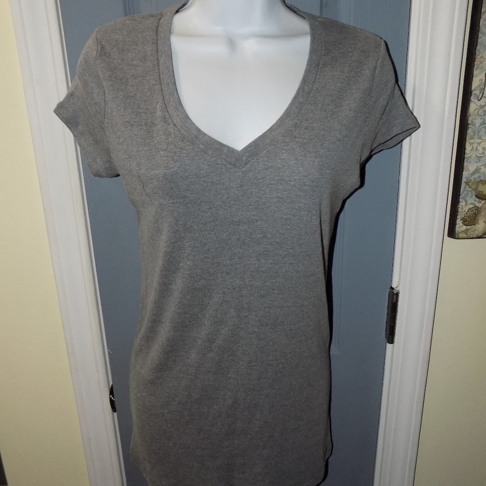 Liz Lange Maternity Gray Essential V-Neck Short